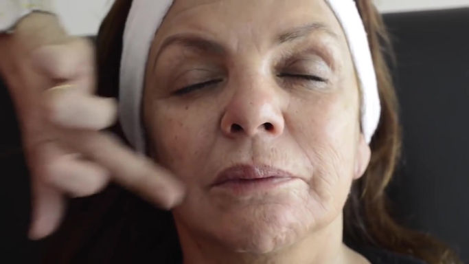 APLICACION Y USO JEUNESSE INSTANTLY AGELESS español (720p_30fps_H264-192kbit_AAC)